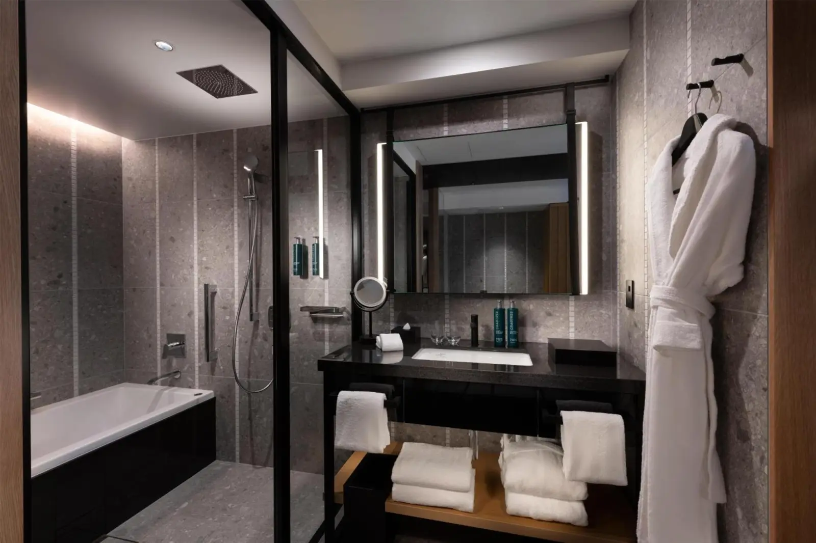 Baño lujoso del hotel Hilton Kyoto