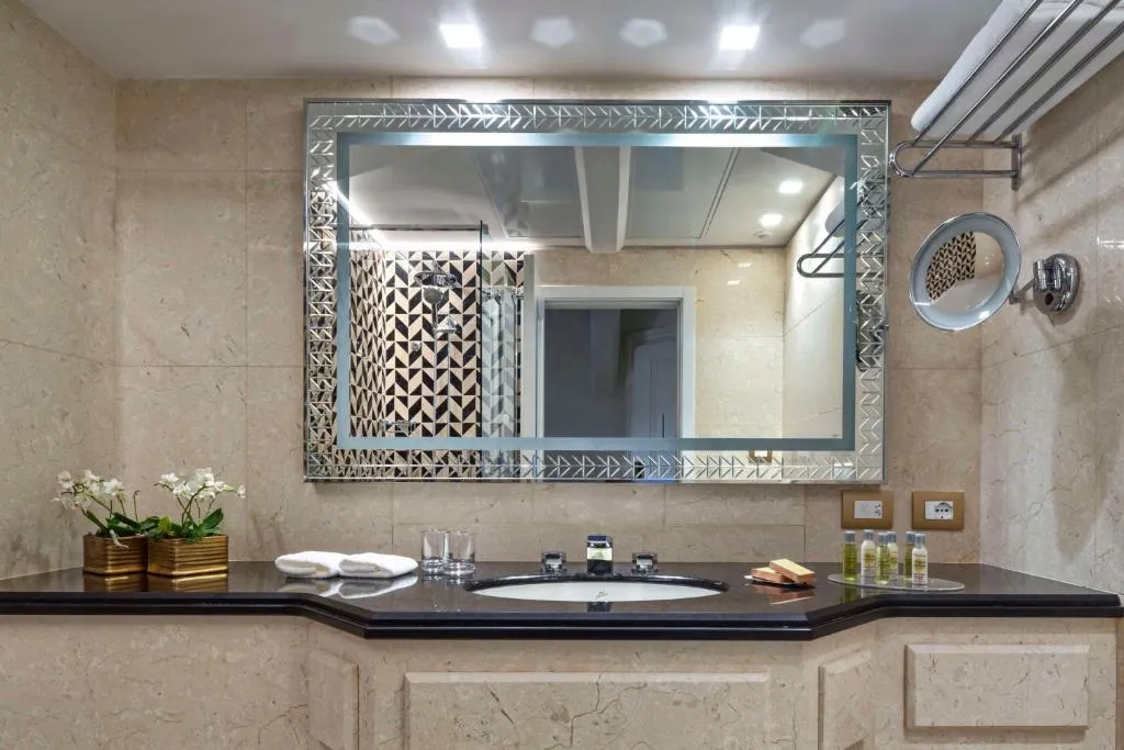 Baño lujoso en Hilton Molino Stucky Venice