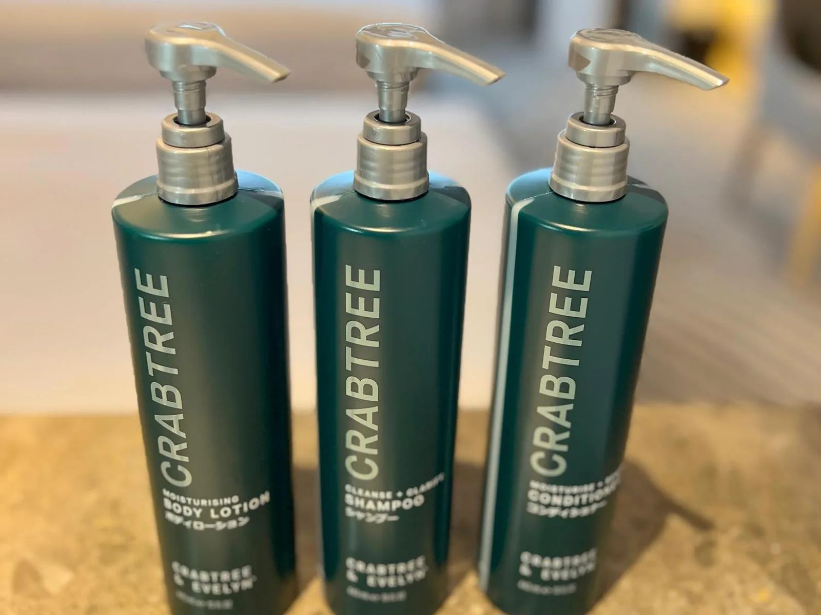 Crabtree-Körperpflegeprodukte, die im Hilton Nagasaki für Gäste verfügbar sind.