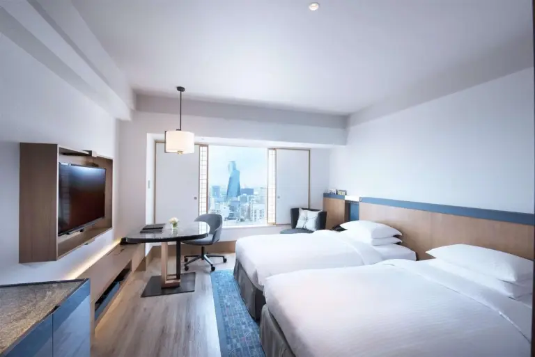 Chambre twin au Hilton Nagoya Hotel avec vue sur la ville