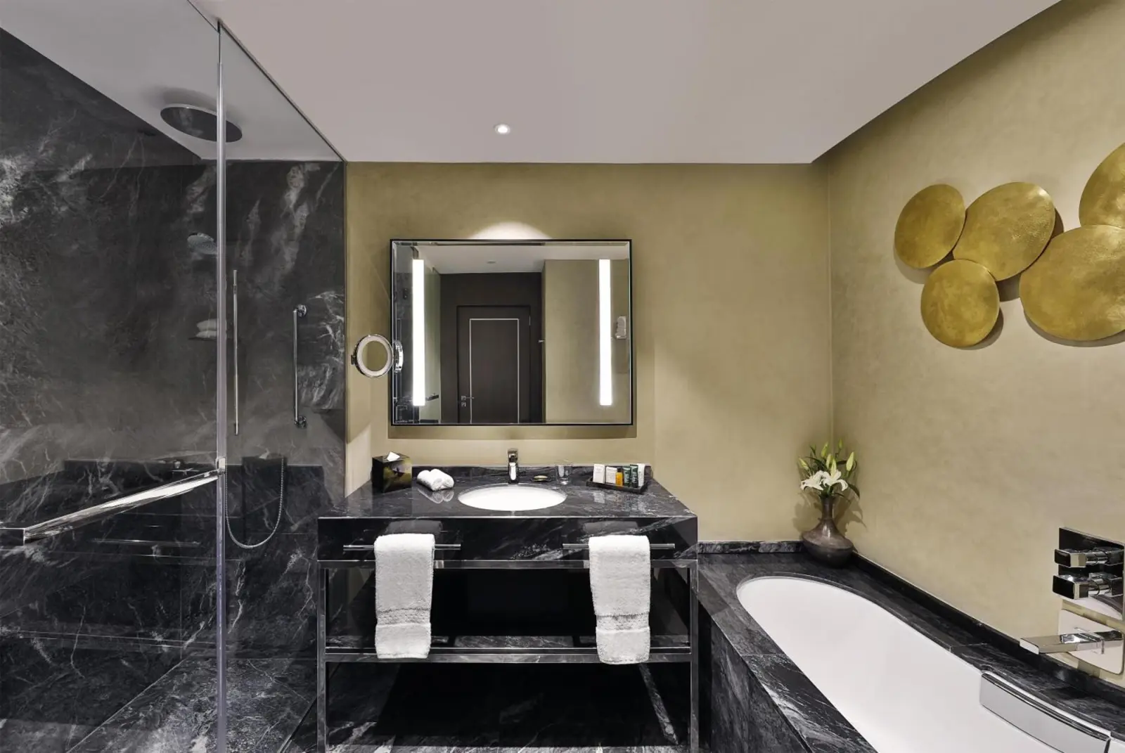 Salle de bain luxueuse dans le Hilton Tanger City Center