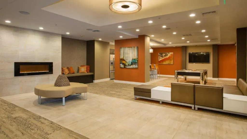 Lobby de Holiday in LA avec coin salon