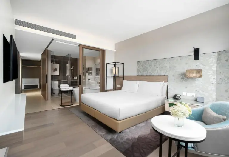 Gemütliches Schlafzimmer im Holiday Inn & Suites Rayong City Centre by IHG