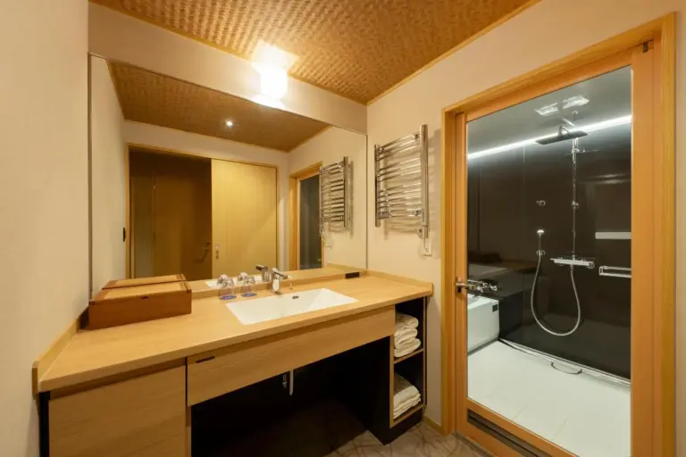 Salle de bains de Homm Stay Nagi Shijo Kyoto By Banyan Group