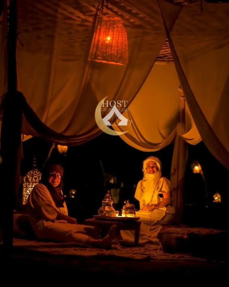 Acogedor montaje vespertino en Host Luxury Camp en Merzouga