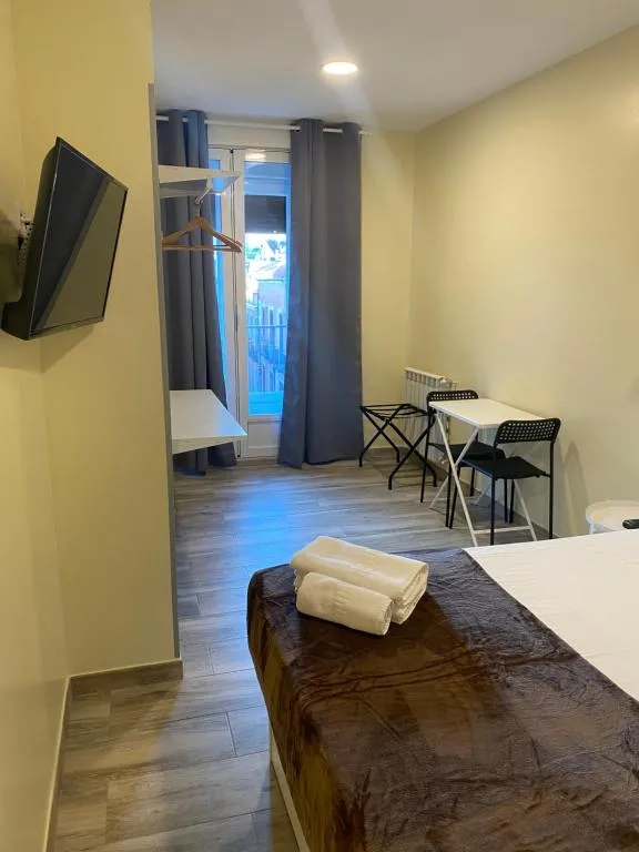 Double room view at Hostal Alaska in Madrid with city access