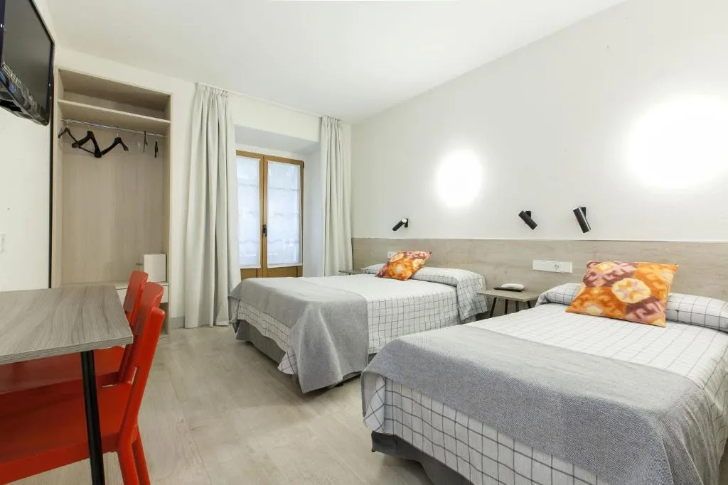 Twin Room at Hostal Castilla II Puerta del Sol in Madrid