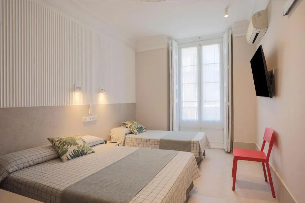 Twin Room with Seating at Hostal Castilla II Puerta del Sol in Madrid