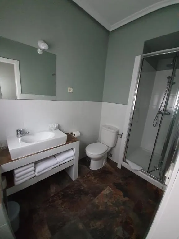 Bathroom in Hostal Riesco's penthouse room