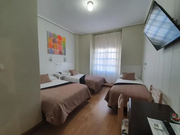 Habitación triple en Hostal Riesco en Madrid