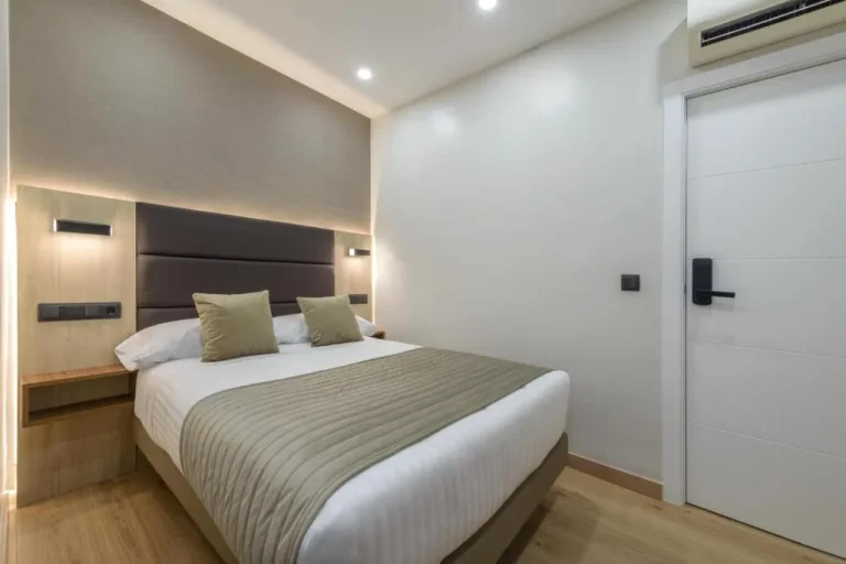 Simple Room at Hostal Sun Gate in Madrid
