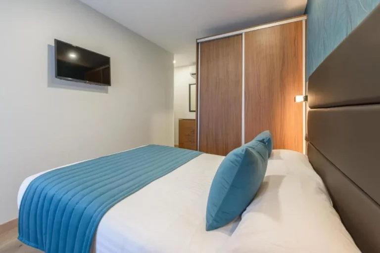 Stylish Room at Hostal Sun Gate in Madrid