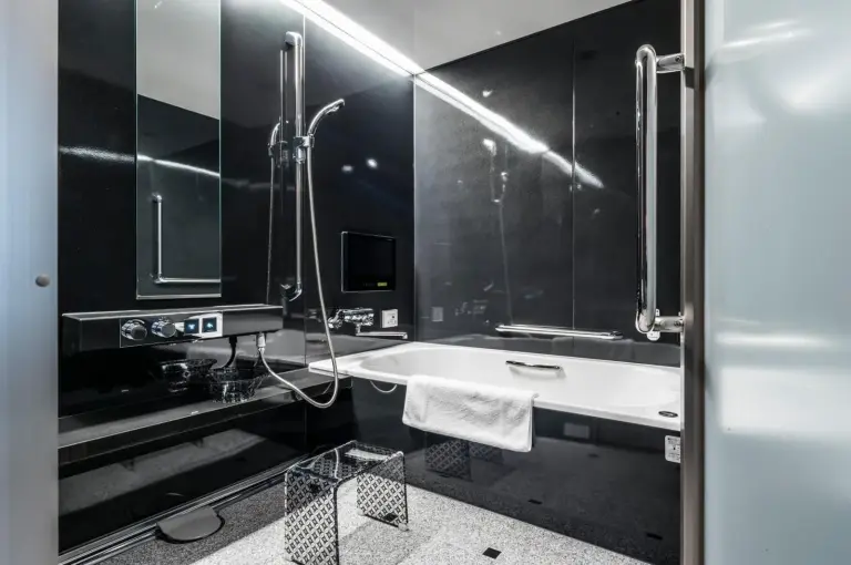 Baño contemporáneo en Hotel Alza Kyoto