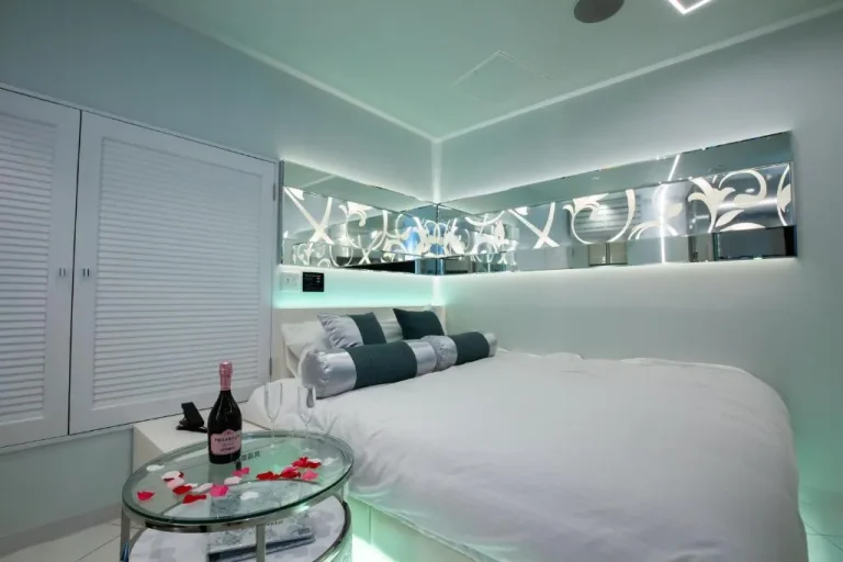 Habitación de temática verde en Hotel Blanche, Tokio
