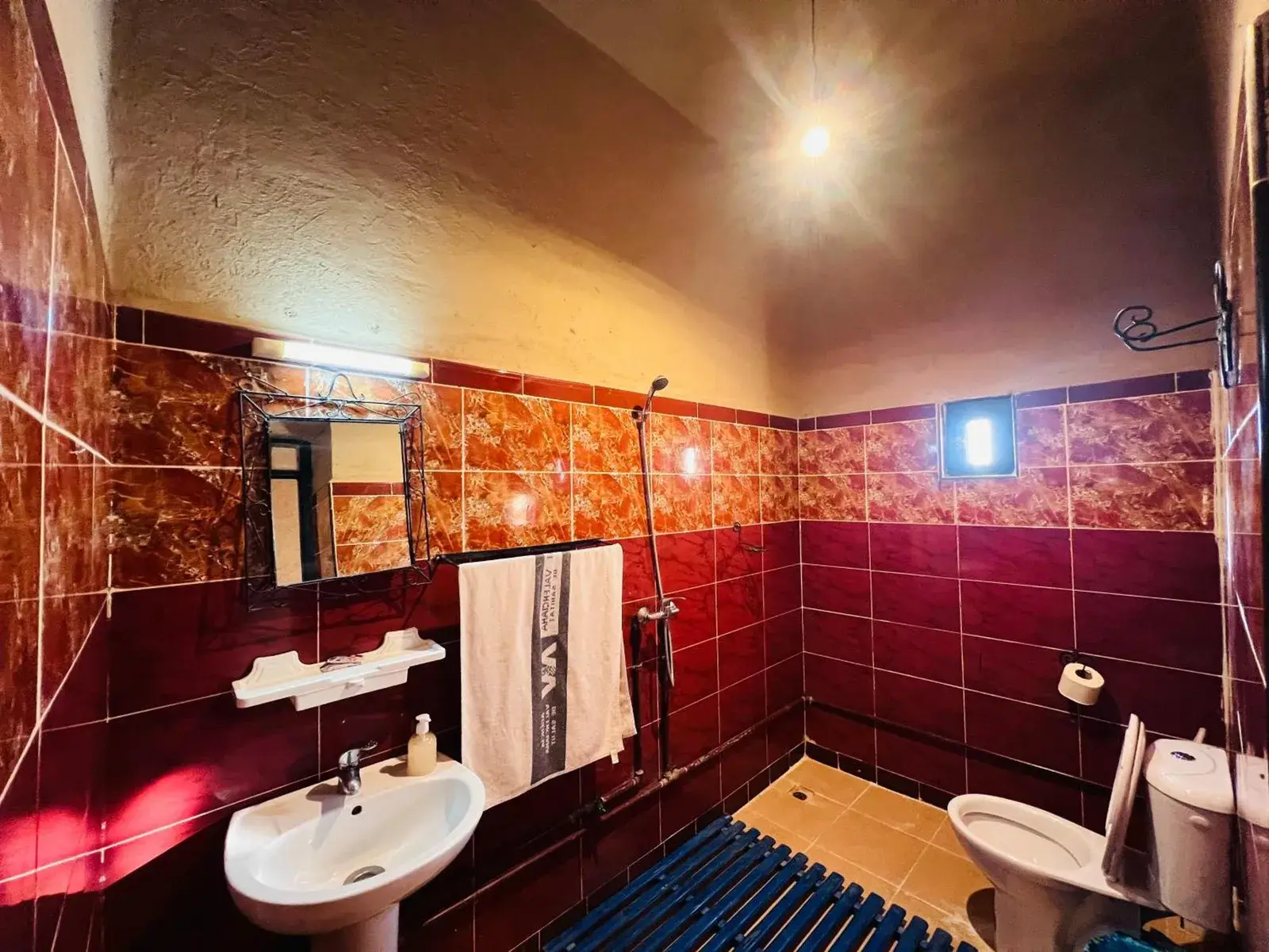 Badezimmer im Hotel Camping Les Roses Des Dunes & Piscine