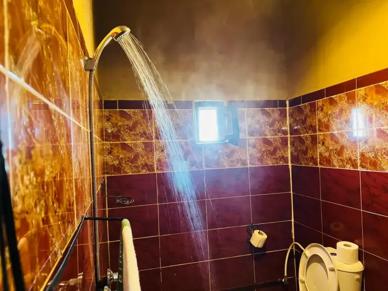 Duschraum im Hotel Camping Les Roses Des Dunes & Piscine