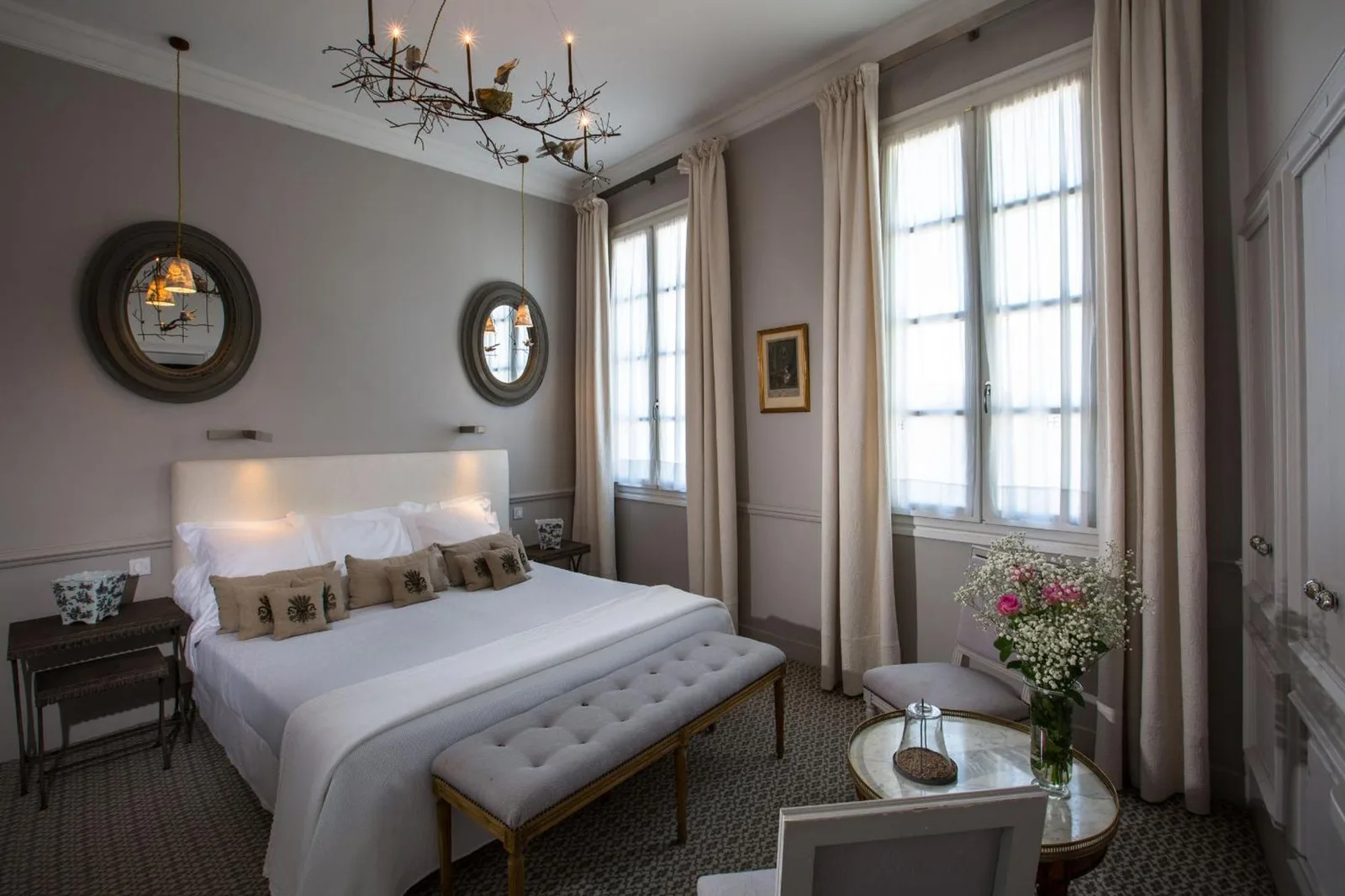 Design de chambre élégant à Hotel d'Europe, Avignon