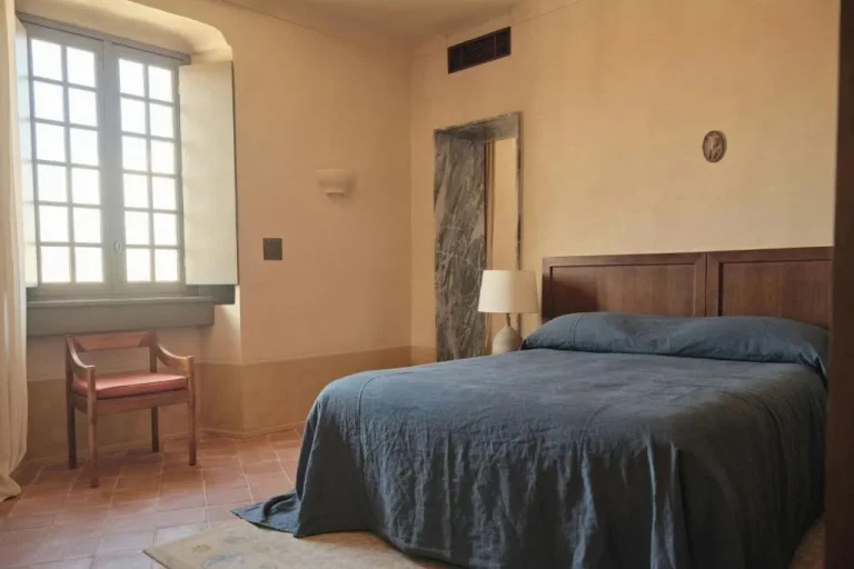 Hôtel du Couvent, a Luxury Collection Hotel, Nice – Nice, France hotel – a wooden chair sitting in a room next to a shower at Hôtel du Couvent