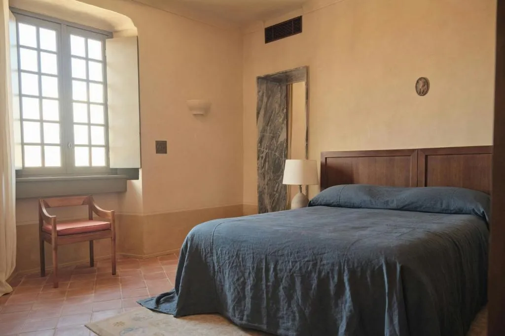 Hôtel du Couvent, a Luxury Collection Hotel, Nice – Nice, France hotel – a wooden chair sitting in a room next to a shower at Hôtel du Couvent
