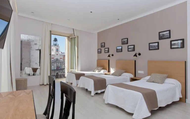 Configuración de habitación triple en el Hotel Europa en Madrid