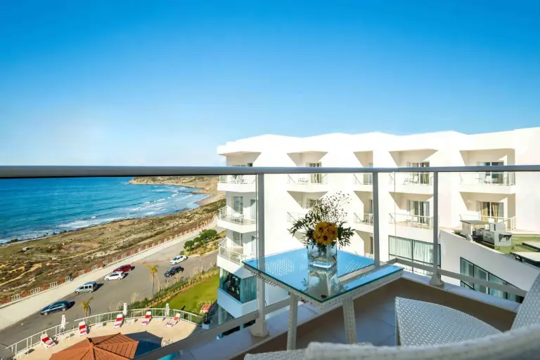 Vista desde el balcón de Hotel Farah Tanger con vistas a la costa