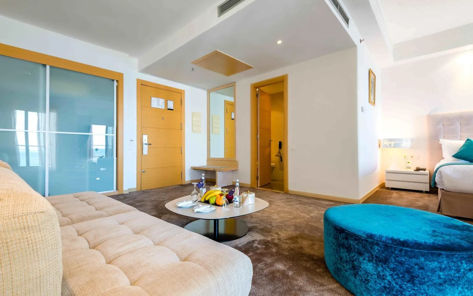 Suite de lujo en Hotel Farah Tanger con servicios modernos