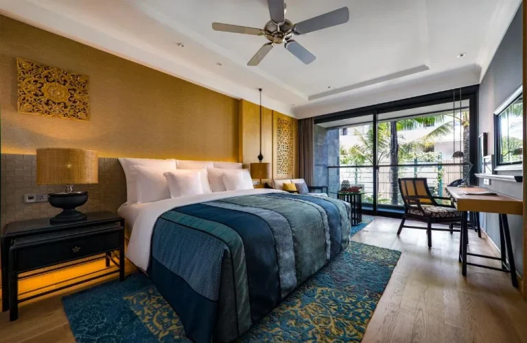 Chambre deluxe à l'Hôtel Indigo Bali Seminyak Beach avec décoration moderne