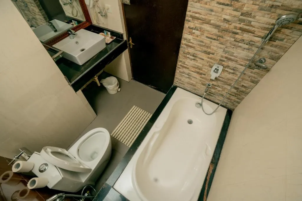 Salle de bain à l'Hôtel Jungle Crown à Sauraha