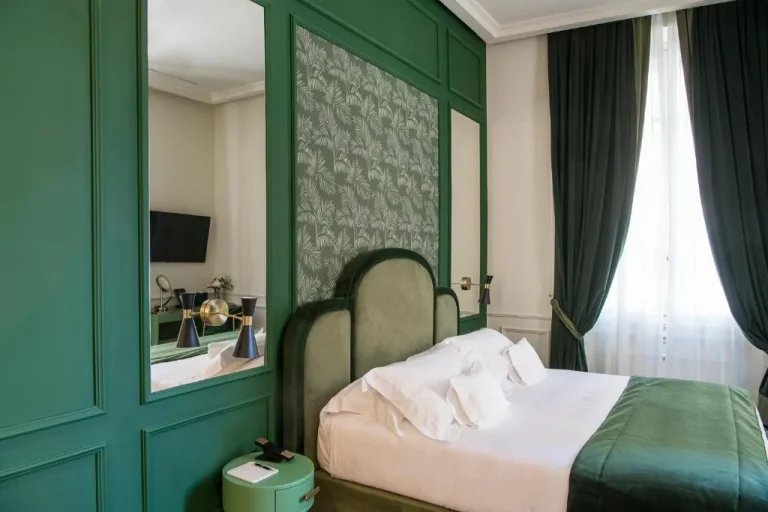 Green guest room at Hotel La Gemma in Florence