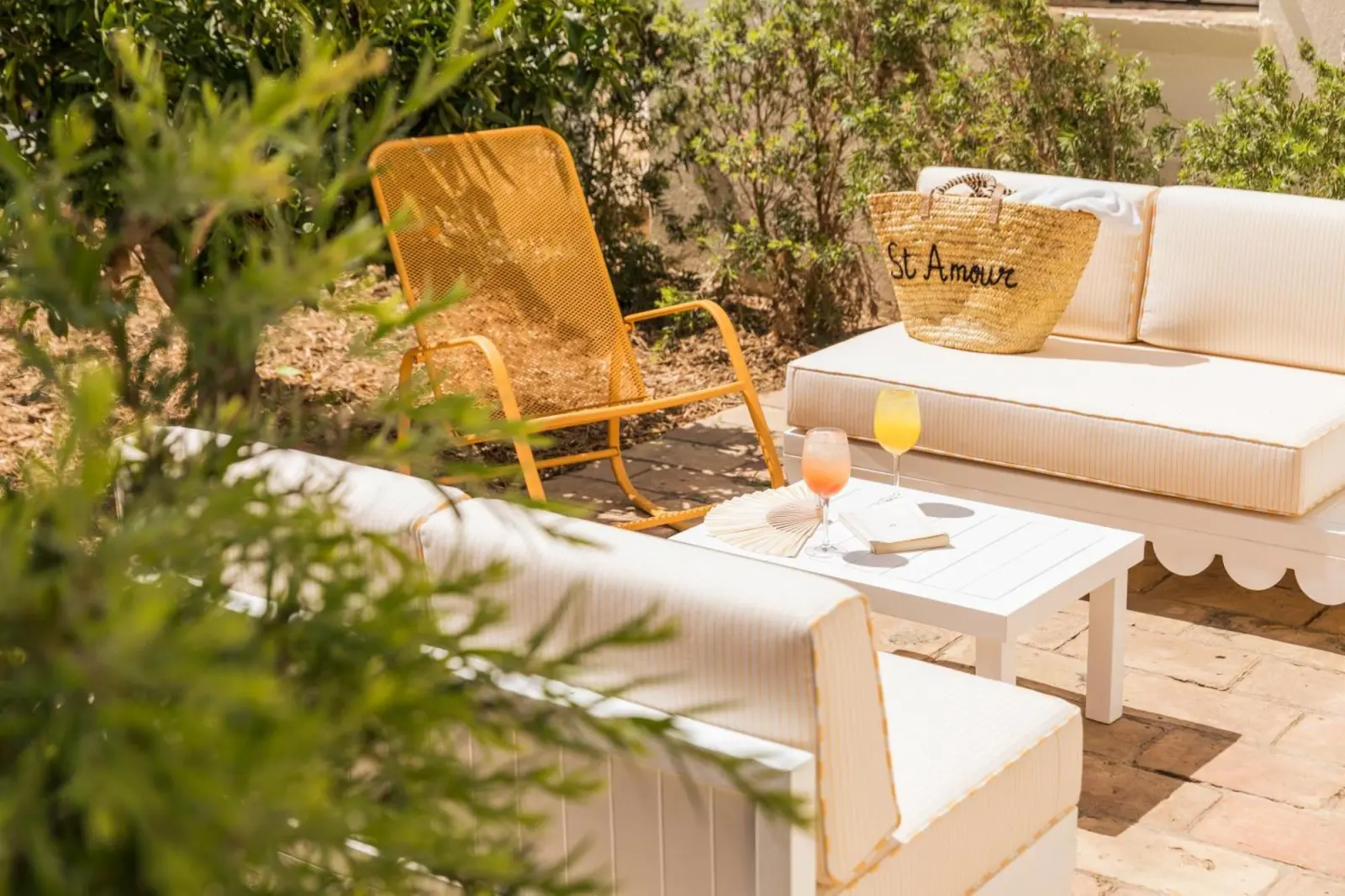 Außenlounge-Bereich im Hôtel La Tartane Saint-Tropez