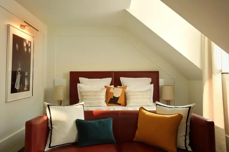 Stylisches Schlafzimmer im Hotel La Villa Saint Germain Des Prés in Paris