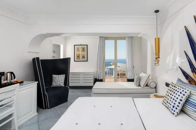Comfortable suite at Hotel Le Agavi with stunning views