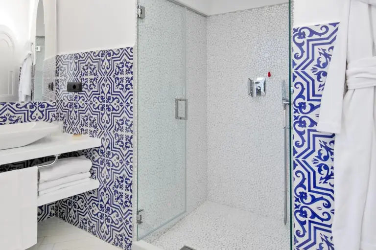 Shower room at Hotel Le Agavi with modern design