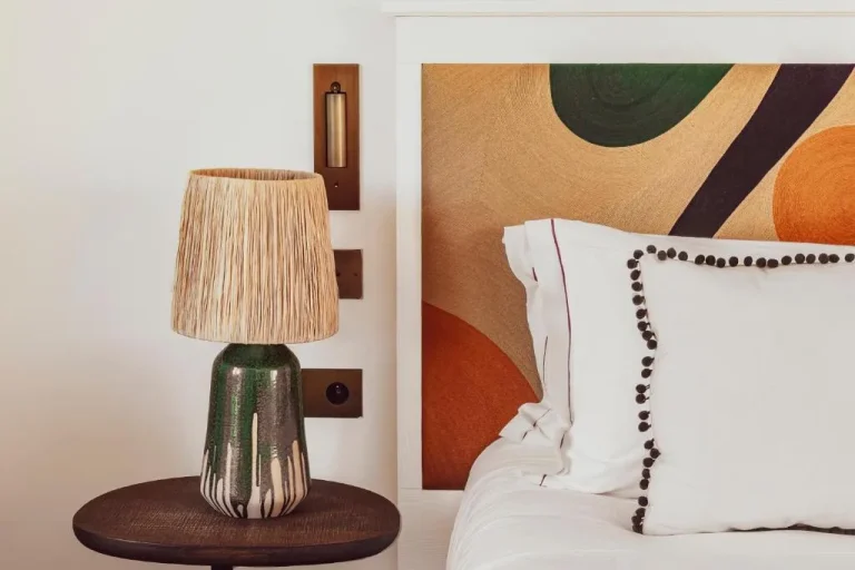 Dekorative Lampe im Hotel Lou Pinet