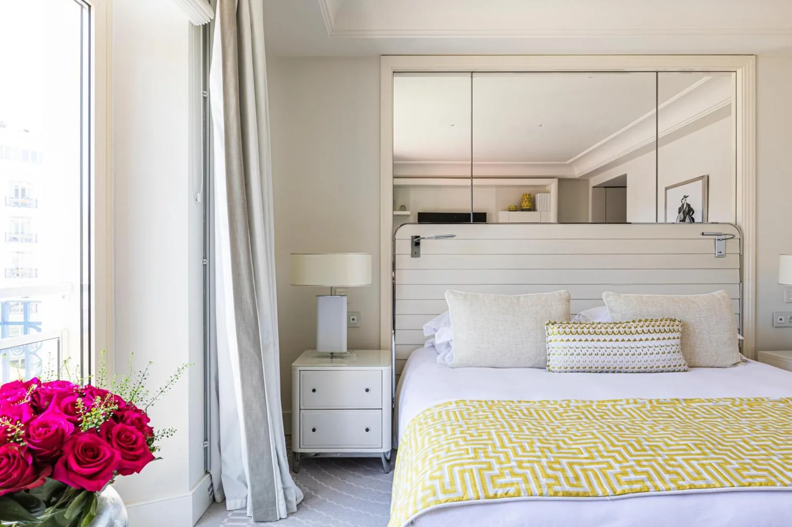 Guest room of Hôtel Martinez, The Unbound Collection by Hyatt in Cannes