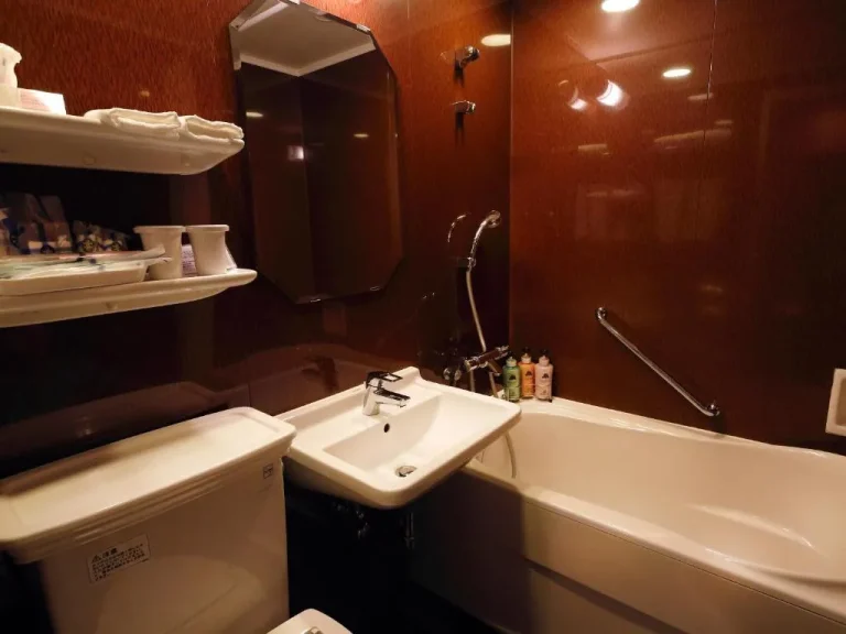 Instalaciones de baño en el Hotel Monterey Akasaka, Tokio