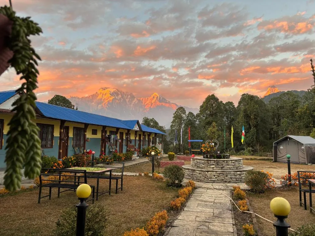 Vue du paysage du soir depuis l'Hôtel New Laligurans