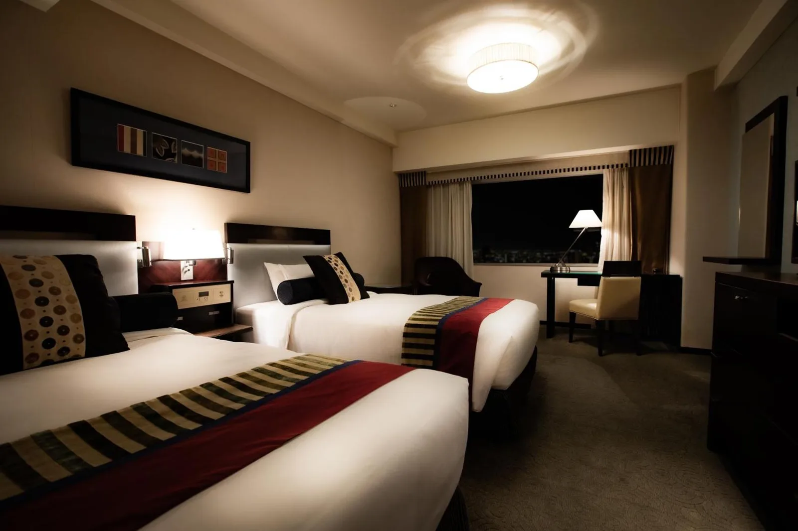 Camas twin en una habitación del Hotel New Otani Hakata