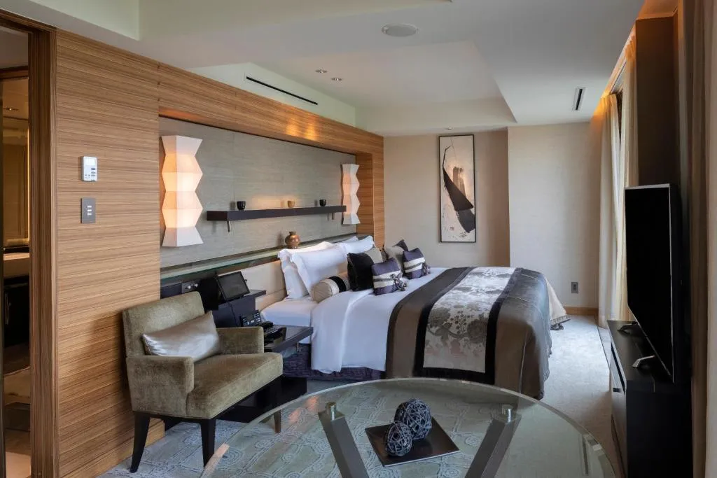 Intérieur de chambre élégant à l'Hôtel New Otani Tokyo Executive House Zen