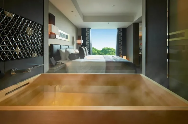 Aussicht vom Luxusbadezimmer im Hotel New Otani Tokyo The Main