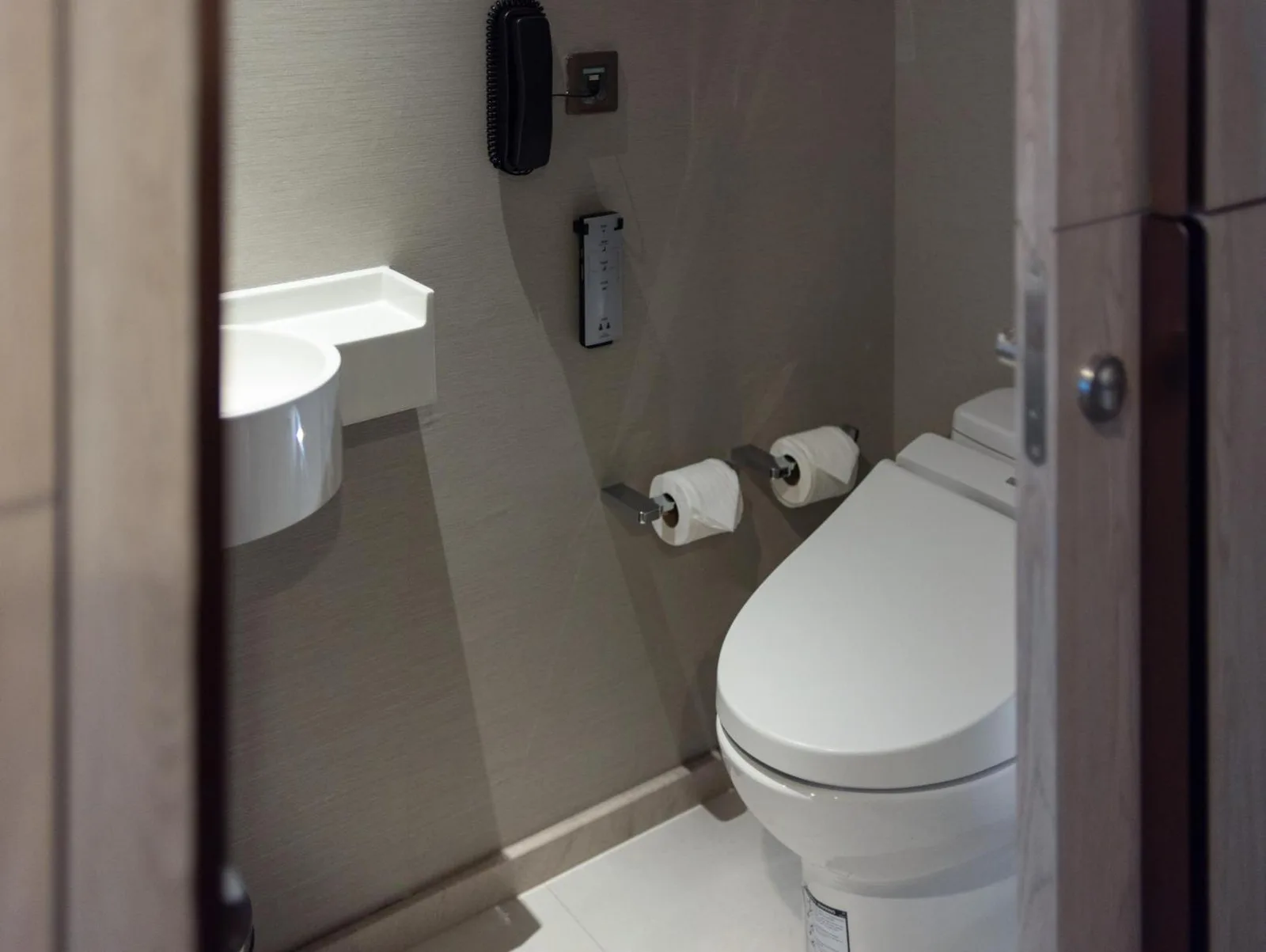 Hotel Nikko Bangkok private toilet facilities