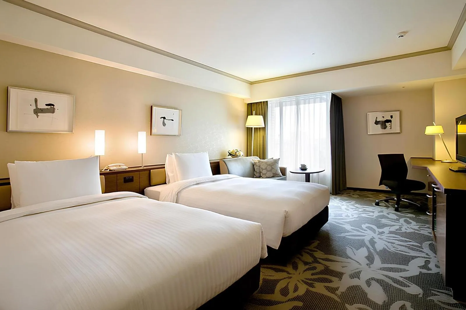 Habitación doble con dos camas y vistas en Hotel Nikko Fukuoka