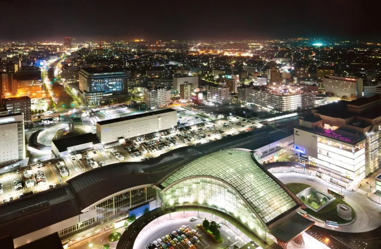 Vista aérea nocturna de Kanazawa desde Hotel Nikko Kanazawa