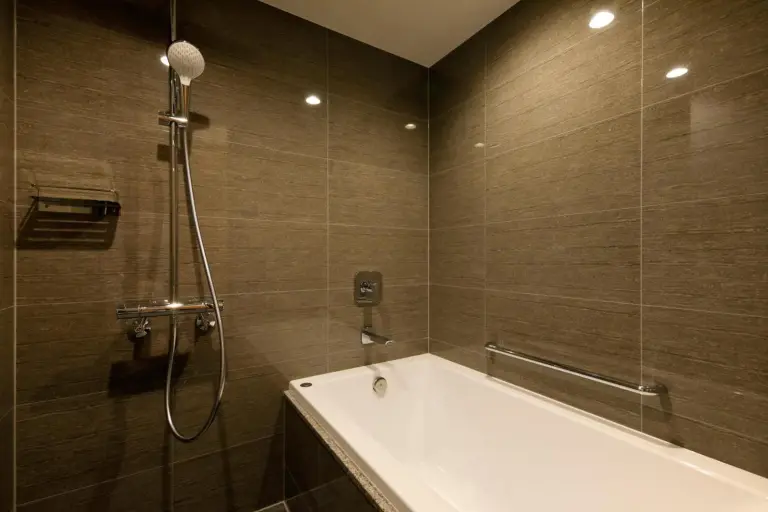 Bañera en el baño de Hotel Nikko Kanazawa