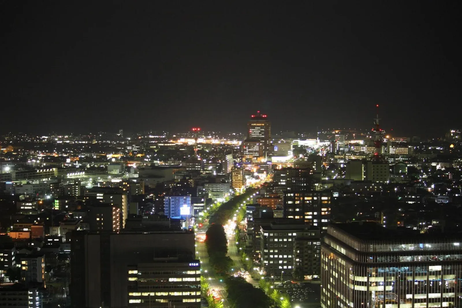 Vista nocturna de la ciudad desde Hotel Nikko Kanazawa