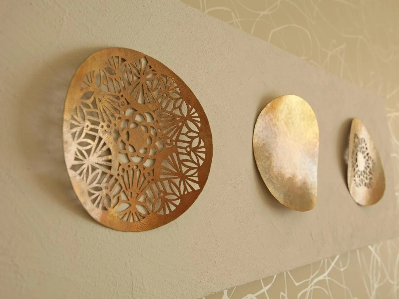 Arte decorativo en la pared de Hotel Nikko Kanazawa