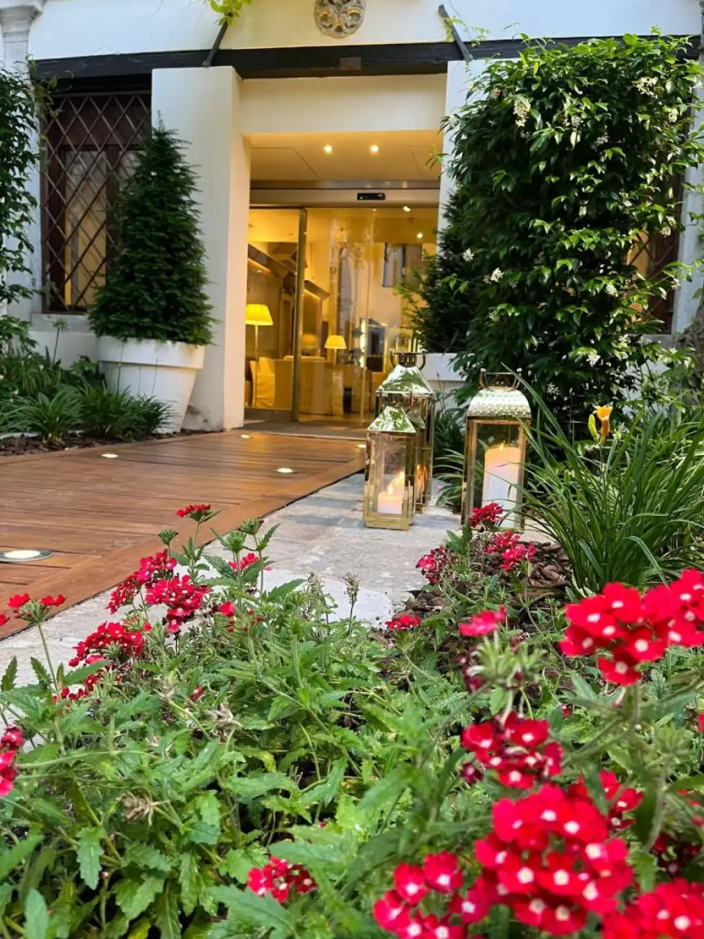 Entrance garden of Hotel Palazzo Giovanelli e Gran Canal in Venice