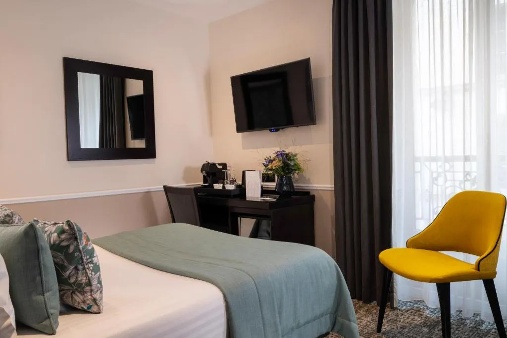 Cozy guest room at Hotel Park Lane Paris