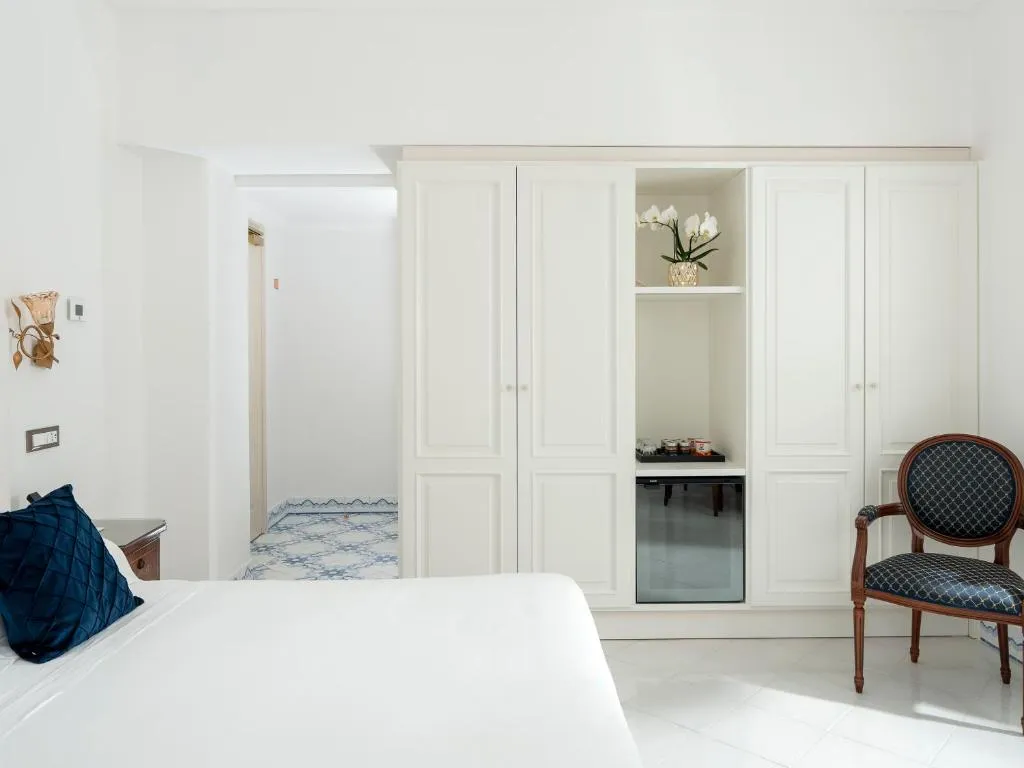 Room storage area at Hotel Quisisana in Capri