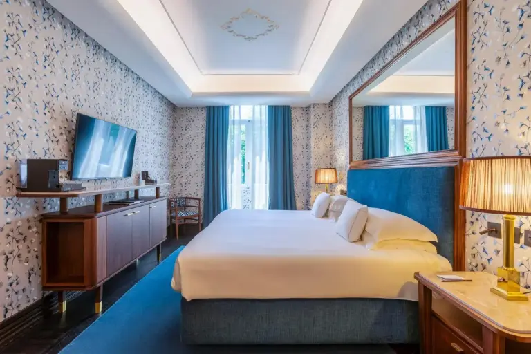 Habitación contemporánea en Hotel Regency - Small Luxury Hotels of the World en Florencia